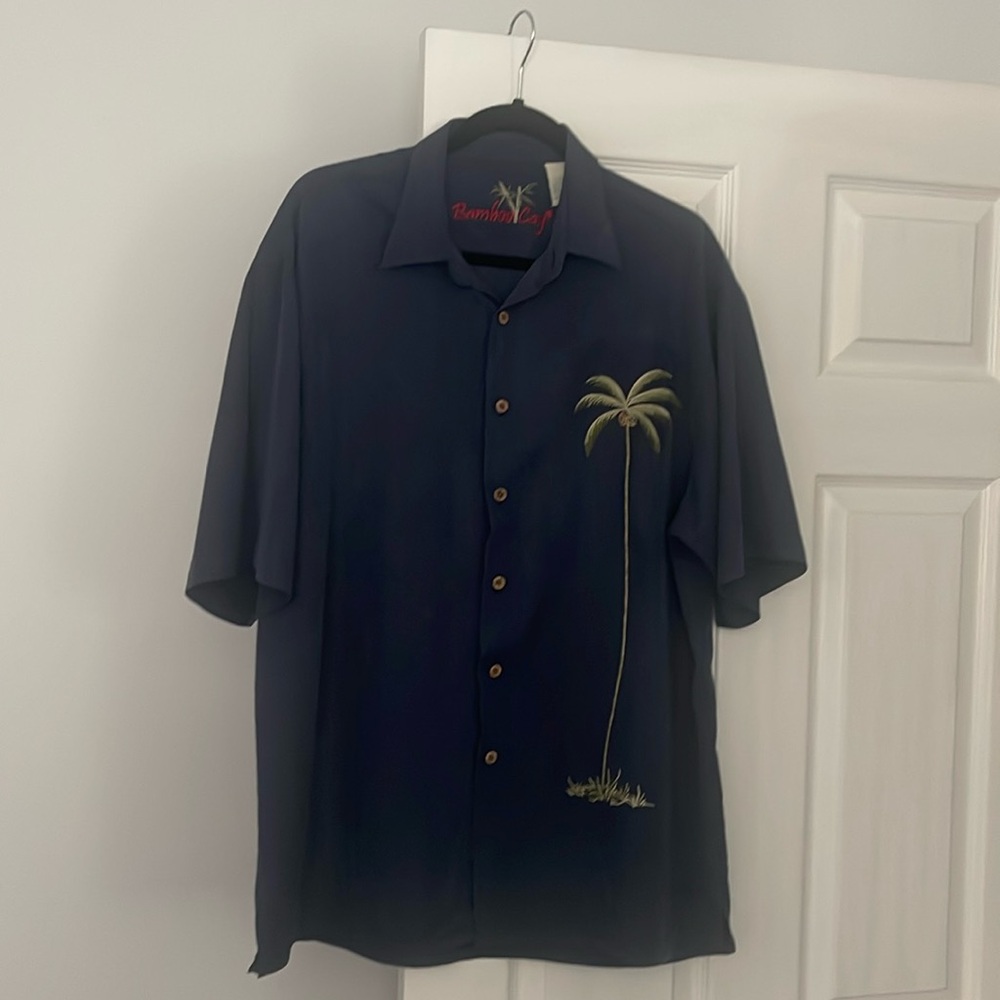 Large Bamboo Cay Men's Shirt. Short sleeve